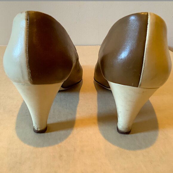 Stunning 1970s vintage Sergio Rossi Cream and Brown Spectator Pumps, Size 8.5 - Picture 10 of 16